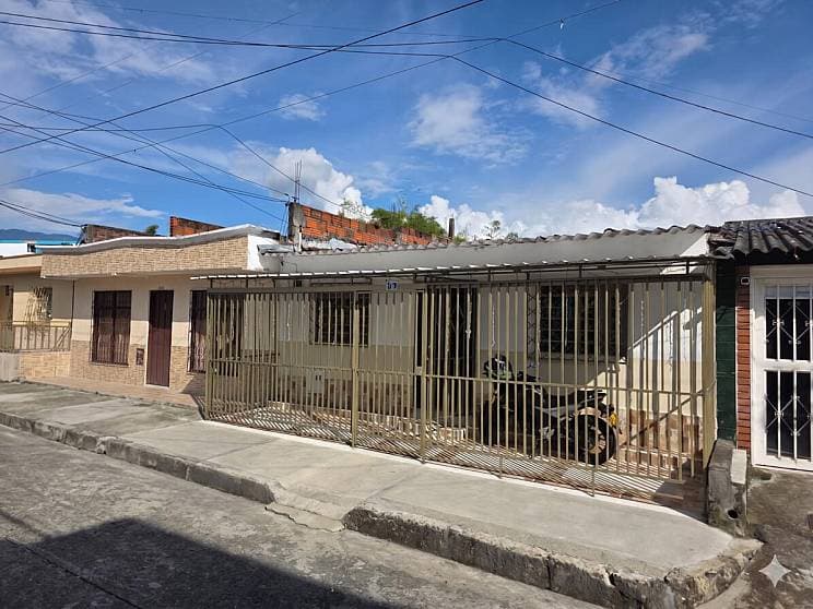 Casa en el barrio El Recreo en venta en Armenia